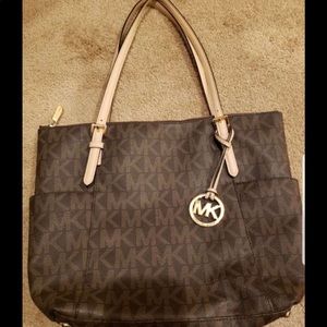 Michael kors signature hand bag